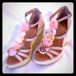 Adorable Vince Camuto Sandals